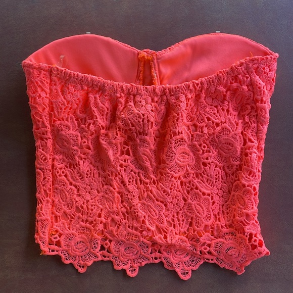 Lace overlay Crop Top - Picture 2 of 4